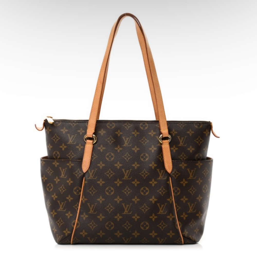 Louis Vuitton Monogram Totally MM Shoulder Tote Bag.